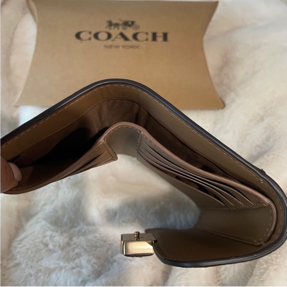 NEW Coach Medium Grace Wallet Signature Canvas Cream Brown Leather Gold Logo - Picture 2 of 3